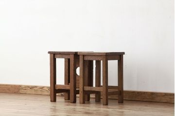 レトロ家具　昭和レトロ　古い学校の無垢材角スツール2脚セット?