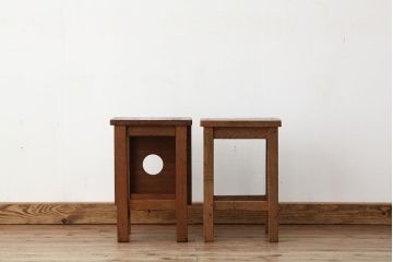 レトロ家具　昭和レトロ　古い学校の無垢材角スツール2脚セット?