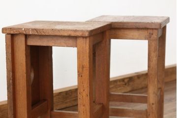 レトロ家具　昭和レトロ　古い学校の無垢材角スツール2脚セット?