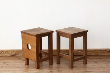 レトロ家具　昭和レトロ　古い学校の無垢材角スツール2脚セット?