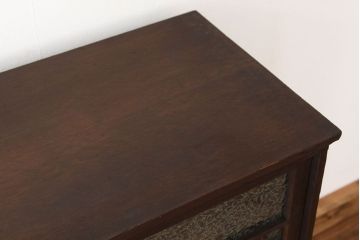 レトロ家具　昭和レトロ　シックで小ぶりな結霜ガラス入り収納棚(下駄箱)