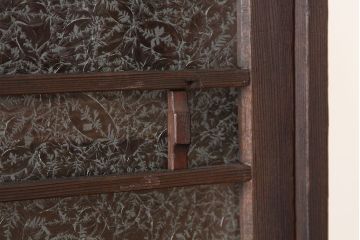 レトロ家具　昭和レトロ　シックで小ぶりな結霜ガラス入り収納棚(下駄箱)