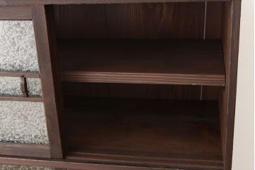 レトロ家具　昭和レトロ　シックで小ぶりな結霜ガラス入り収納棚(下駄箱)