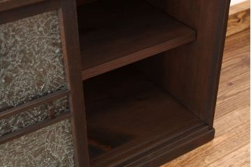 レトロ家具　昭和レトロ　シックで小ぶりな結霜ガラス入り収納棚(下駄箱)