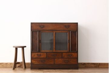 アンティーク家具　アンティーク　前面欅・栗材モールガラスの上質な収納棚(茶箪笥・たんす)