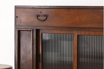 アンティーク家具　アンティーク　前面欅・栗材モールガラスの上質な収納棚(茶箪笥・たんす)
