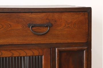 アンティーク家具　アンティーク　前面欅・栗材モールガラスの上質な収納棚(茶箪笥・たんす)
