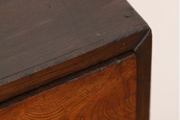アンティーク家具　アンティーク　前面欅・栗材モールガラスの上質な収納棚(茶箪笥・たんす)