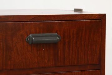 アンティーク家具　アンティーク　重厚なアイアンスタンド付き3杯ローチェスト(鉄脚、引き出し、箪笥)