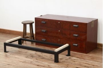 アンティーク家具　アンティーク　重厚なアイアンスタンド付き3杯ローチェスト(鉄脚、引き出し、箪笥)