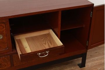 アンティーク家具　アンティーク　漆のきれいなアイアンスタンド付きローボード(鉄脚、箪笥)