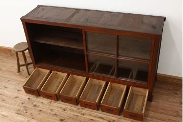 レトロ家具　昭和レトロ　古い木の6杯引き出し収納棚(サイドボード)
