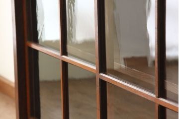 レトロ家具　昭和レトロ　古い木の6杯引き出し収納棚(サイドボード)