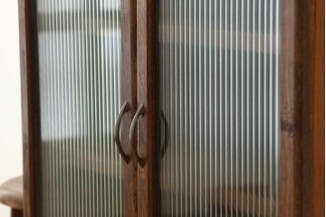 レトロ家具　アンティーク　モールガラス入りレトロな本箱(収納棚)