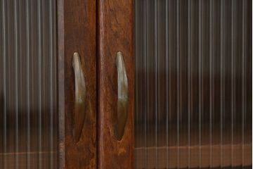 レトロ家具　アンティーク　モールガラス入りレトロな本箱(収納棚)