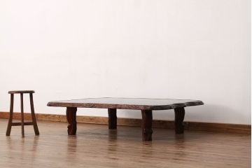 アンティーク家具　古民具・骨董　重厚な花梨無垢材一枚板の座卓(テーブル、カリン材)