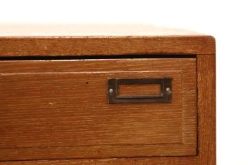 レトロ家具　昭和レトロ　ナラ材のレトロな5杯小引き出し(アンティーク)
