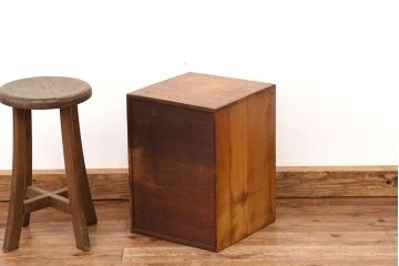 レトロ家具　昭和レトロ　ナラ材のレトロな5杯小引き出し(アンティーク)