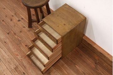 レトロ家具　昭和レトロ　古いナラ材のシンプルな5杯小引き出し(アンティーク)