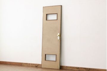 昭和レトロ　古いアパートのドア(1)(扉)