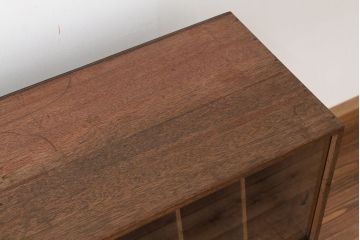 アンティーク家具　アンティーク　古い木の脚付きキャビネット?(収納棚・レコードケース)
