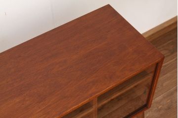 アンティーク家具　アンティーク　古い木の脚付きキャビネット(収納棚・レコードケース)