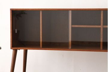 アンティーク家具　アンティーク　古い木の脚付きキャビネット(収納棚・レコードケース)