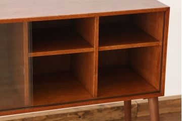 アンティーク家具　アンティーク　古い木の脚付きキャビネット(収納棚・レコードケース)