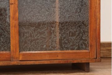 アンティーク家具　アンティーク　古い木のシンプルな脚付き下駄箱(収納棚)