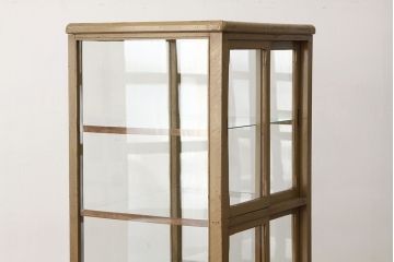 レトロ家具　昭和レトロ　可愛いデザイン!ペンキの剥げた縦型ガラスケース(ショーケース)