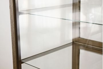 レトロ家具　昭和レトロ　可愛いデザイン!ペンキの剥げた縦型ガラスケース(ショーケース)