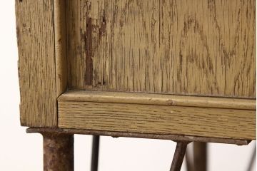 レトロ家具　昭和レトロ　可愛いデザイン!ペンキの剥げた縦型ガラスケース(ショーケース)