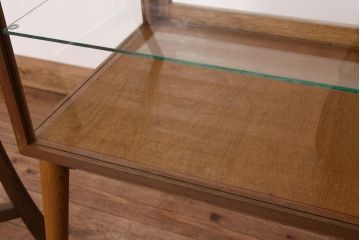 レトロ家具　昭和レトロ　脚付きアンティークガラスケース(ショーケース)