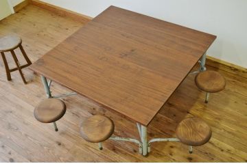 レトロ家具　昭和レトロ 子供用8脚格納スツール付き鉄脚テーブル作業台
