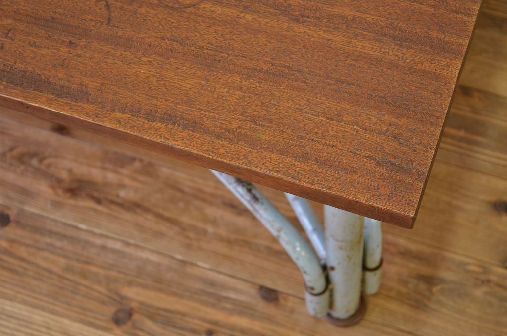 レトロ家具　昭和レトロ 子供用8脚格納スツール付き鉄脚テーブル作業台