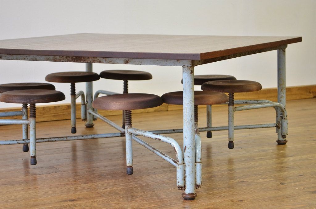 レトロ家具　昭和レトロ 子供用8脚格納スツール付き鉄脚テーブル作業台