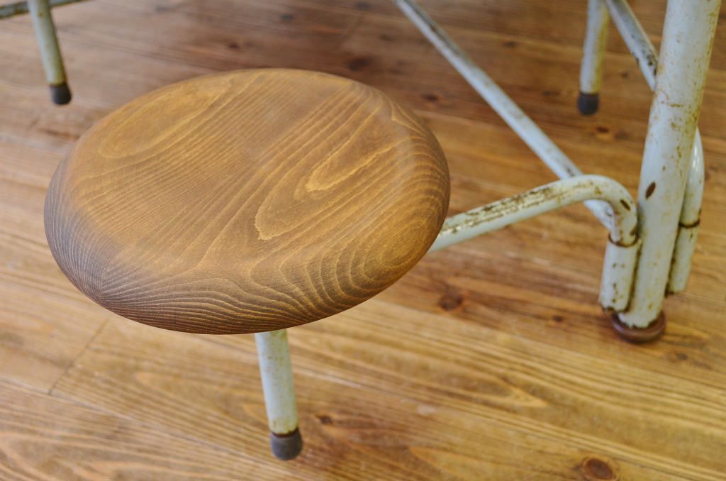 レトロ家具　昭和レトロ 子供用8脚格納スツール付き鉄脚テーブル作業台