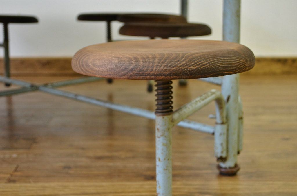 レトロ家具　昭和レトロ 子供用8脚格納スツール付き鉄脚テーブル作業台