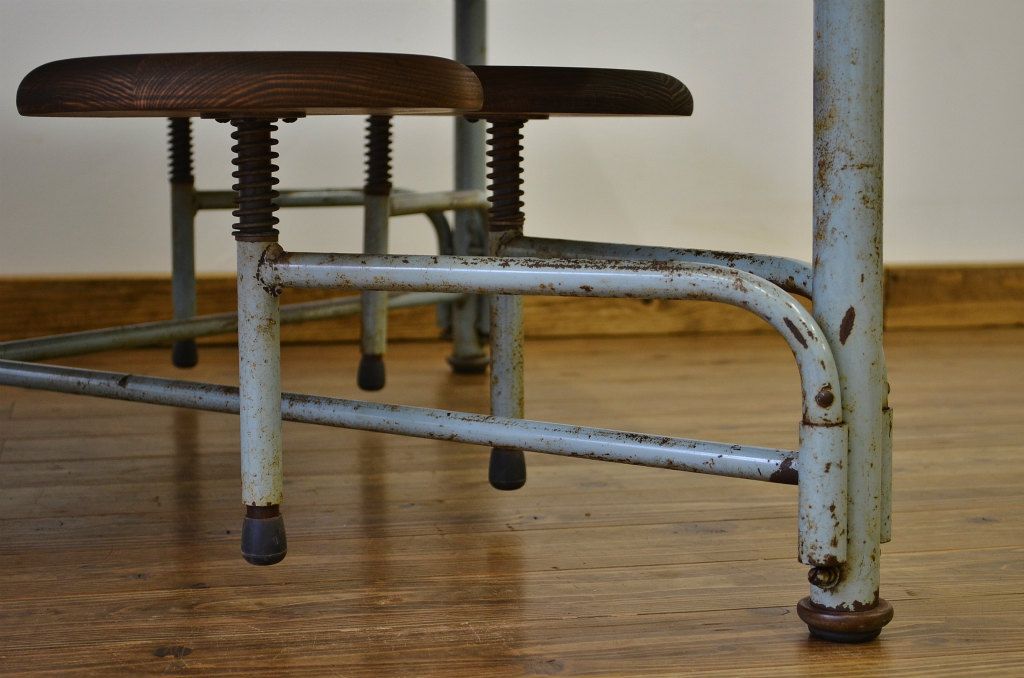 レトロ家具　昭和レトロ 子供用8脚格納スツール付き鉄脚テーブル作業台