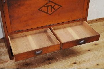 アンティーク家具　古い木の大振りなライティングビューロー