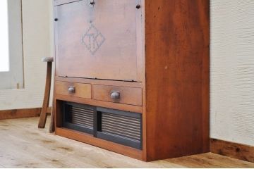 アンティーク家具　古い木の大振りなライティングビューロー