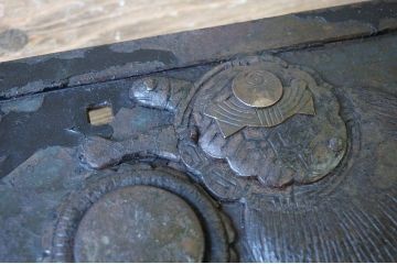 アンティーク雑貨　古い蔵戸の重厚な金具1