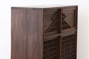 アンティーク家具　アンティーク　素敵なデザイン!格子引き戸の結霜ガラス下駄箱(収納棚)