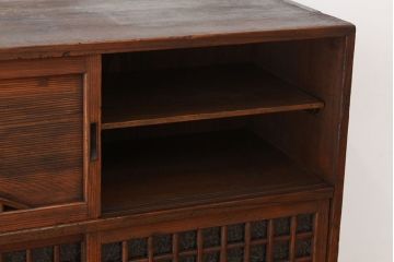 アンティーク家具　アンティーク　素敵なデザイン!格子引き戸の結霜ガラス下駄箱(収納棚)