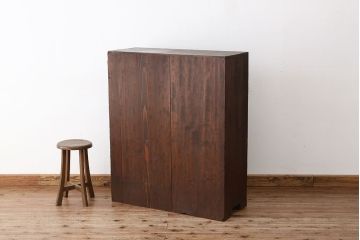 アンティーク家具　アンティーク　素敵なデザイン!格子引き戸の結霜ガラス下駄箱(収納棚)