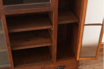 アンティーク家具　アンティーク　古い木のモールガラス　大ぶりな下駄箱(収納棚)