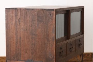 アンティーク家具　アンティーク　古い木のモールガラス鉄脚ローボード(収納棚)