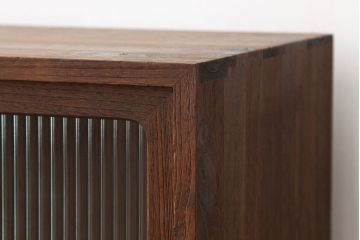 アンティーク家具　アンティーク　古い木のモールガラス鉄脚ローボード(収納棚)