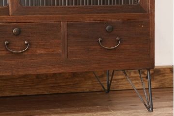 アンティーク家具　アンティーク　古い木のモールガラス鉄脚ローボード(収納棚)