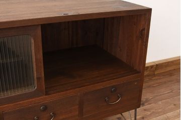 アンティーク家具　アンティーク　古い木のモールガラス鉄脚ローボード(収納棚)